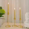 Portacandele in metallo Candeliere dorato Decorazione di nozze di moda Supporto per candele Candeliere squisito Tavola di Natale Decorazioni per la casa di Natale