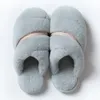 Billiga icke-märke vinterkvinnor män toffel päls flip flops sandaler inomhus hålla varma hemskor gummi platt sandaler 38-45 stil 23