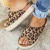 Wenyujh flip flops vrouwelijke dia's luipaard wig platform hoge hakken vrouwen slippers comfort strand zomer casual dames schoenen 43