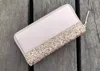 2023 Designer de marca Glitter Walets Shining New Zipper Cluth Bag 5 Cores Brilhando para Mulheres segurando uma bolsa de faixas de zíperes únicos de bolsa