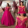 Robes de bal magnifiques fuchsia satin longueur au sol manches manches bretelles dentelle appliques perlées illusion corsage robe de soirée formelle Ocn Wear