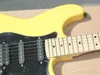 Factory Custom Geel Floyd Rose elektrische gitaar met zwarte pickguard, esdoorn fingerboard, ssh pickups, met aangepaste services