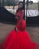 2020Akarski Red Mermaid Prom Dresses High Neck See Chociaż Długie Rękawy Koronka Aplikacja Zroszony Sweep Pociąg Tiul Długi Wieczór Nosić Suknie Party