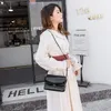 2023 Koreanische Version der Messenger -Tasche Kleine duftende wilde Wind Lingge -Kette Kettenbeutel Frauen über die kleine Quadratschnalle