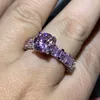 최고 판매 새로운 도착 럭셔리 쥬얼리 925 스털링 실버 라운드 컷 핑크 사파이어 CZ Dianond Gemstones 약속 여성 웨딩 밴드 7100360