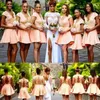 Günstige kurze Brautjungfernkleider für die Hochzeit, V-Ausschnitt, Flügelärmel, Spitze und Satin, Brautjungfernkleider, rückenfreies Brautjungfernkleid nach Maß