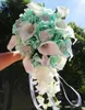 Trapsgewijze bruidsboeketten Bruiloftsbloemen met kunstmatige parels en strass Witte Calla Lelies Rode Roos De Mariage Decoratie 236i