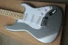 E -Gitarre mit Big Silver Factory in Pearl White und Pickguard Microfones Channel Region bietet maßgeschneiderte Services4326505