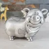 Schattige tinnende pewter Piggy Bank Money Saving Box Smiling Pig Dragen Sjalf Classic Metal Coin Pot Creative Birthday Gifts For Boys Girls