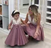 2020 Gorgeous Mother and Daughter Party Dresses Evening Pearls Beaded White Lace Bodice Wisteria Satin Kjol Familt Mathing Outfits
