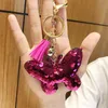 Söt fjäril nyckelring glitter pompom sequins nyckelkedja gåvor för kvinnor väska charms bil nyckelring tillbehör bröllop souvenir