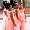 アフリカの赤面ピンクの花の女の子の女の子のドレスのための弓サッシのビーズの子供たちの誕生日パーティードレスが付いている女の子のページェントガウン