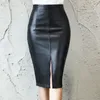 Black Pu Leather Skirt Women 2019 New Midi Sexy High Weist Bodycon Split Skirt Office Pencil طول الركبة بالإضافة إلى الحجم