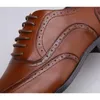 Классические туфли для мужчин Британская дизайнерская кожаная мужская обувь Brogue Элегантные туфли с острым носком на плоской подошве большого размера 48