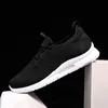 Gorąca Sprzedaż Kobiety Mężczyźni Moda Buty do biegania Elastyczność Oddychająca Netto Triple White Black Trener Sport Designer Sneakers 39-45