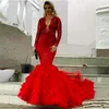 Rote Meerjungfrau-Abendkleider in Übergröße, Illusion, volle Ärmel, glitzernde Spitze, Pailletten, gestufter Rüschenrock, Trompete, Dubai-Abschlussballkleid