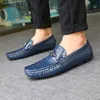 Venda quente-Marca Grande Plus Size 38-50 Estilo de Crocodilo Dos Homens Mocassins Apartamentos de Couro Genuíno Moda Deslizamento Em Sapatos de Condução