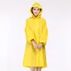 Novos fabricantes de capa de chuva para adultos ao ar livre Opções multicoloridas de atacado homens e mulheres moda moda translúcida espessada espessada eva capa de chuva