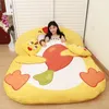 Dorimytrader Cartoon Chick Bed Plush Soft Animal Chick Beanbag Tatami Alfombra Sofá Mat Saco de dormir para niños Regalo Decoración DY60844