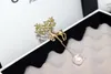 Partihandel-Agood High Quality Retro Deer Imitation Pearl Brosch Pins For Women Scarf Pin Kort smycken Tillbehör