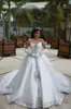 Dubai Saudi-Arabien formale Kirche Brautkleider 2020 Luxus Kristalle aus Sholder lange Satin Ballkleid Vestidos De Novia Plus Größe AL4305