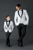 Vit Single-breasted Groom Tuxedos Shawl Lapel Trim Fit Groomsmen Bröllop Tuxedos Mänparty kostymer ((jacka + byxor + slips)