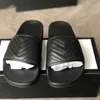 Top Designer Tofflor Män Kvinnor Slide Blommiga gummisandaler Nytt sommarmode Bred platta Halta sandaler Utrustning Botten Flip Flops Casual Skor