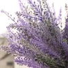 25 huvuden / bukett Romantisk Provence Konstgjord blomma Lila Lavendel Bouquet med gröna blad för hemfest dekorationer C19021401