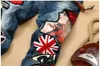 刺繍の美しさのバッジパッチジーンズの男性はジーンファッションブランドのバイカーヒップホップデニムスリムフィットカジュアルパンツ
