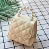 Kids Designer Handväskor Nyaste Vår Baby Girls Mini Princess Purses Lovely Pearl Checks Trapezium Tote Girls Cross-Body Bags B11