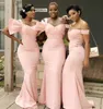 Sydafrika plus storlek brudtärna klänningar av axeln satin golv längd piga av ära klänning stora bågar sjöjungfru bröllop gästklänning billigt