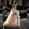 Champagne Långärmade Tulle Bohemian Beach Plus Storlek Bröllopsklänning Av Skulder Tiered Bridal Dress Gowns Vestidos de Novia