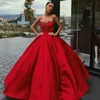 2020 Nouvelle Arrivée Sexy Rouge Robes De Soirée Chérie Appliques Satin Sans Manches Étage Longueur Robe De Bal Plus La Taille Robes De Bal Robes De Soirée