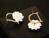 Nouvelle boucles d'or lettre tempérament de la marque D femmes fleurs coquille blanche zircons mode boucles 18K boucles d'oreilles femelles de luxe plaqué or