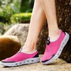 Descuento mens mujeres de la venta se ejecutan los zapatos Resbalón respirable del verano que vadea los zapatos deportivos entrenadores zapatillas de deporte de marca casera hecha en el tamaño de China 39-44