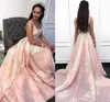 Nyaste eleganta rosa kvällsklänningar arabiska en spetsapplikation spaghetti strap prom klänningar söt 15 quinceanera klänning robe de marie