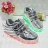 Enfants Led Chaussures Bébé Enfants Casual Ailes Chaussures Coloré Rougeoyant Bébé Garçons Et Filles Athlétique Baskets USB De Charge LED Light Up Chaussures