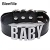 Personlig Charm Kawaii Guldmetall Baby Letters Choker Halsband Kvinnor Tjej PU Pink Läder Punk Harajuku Krage Word Halsband