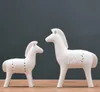 Nordische moderne minimalistische Keramikornamente neues Zuhause Wohnaccessoires Kunsthandwerk Tiermöbel weißes Faust-Kriegspferd