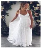 Romantique Bretelles Spaghetti Criss Cross Dos Ouvert Robe De Mariée En Dentelle Élégant Pays Style Plage Boho Bohème Tenue De Mariée Avec Balayage Train