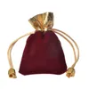 7 * 9cm Velvet Beaded Drawstring Pouches 100pcs / Lot 4Colors Smycken Förpackning Julbröllop Presentväskor Svart Röd