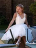Krótkie sukienki ślubne ALINE Vneck Długość kolana koronkowa biała prosta stylna sukienka ślubna sukienka ślubna suknia ślubna w stock2062463