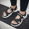 Pantofole da spiaggia regolabili Sandali estivi da uomo moda all'aperto Pantofole casual da esterno traspiranti Zapatos Hombre Chaussures