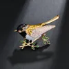Broches de pájaro Oriole esmaltado con diamantes de imitación para hombre y mujer, broche de rama de pájaro de aleación, alfileres, trajes, vestido, broche de banquete b393