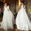 Fantastyczna Koronkowa Backless Suknie Ślubne Głębokie V Neck Linia Długie Rękawy Suknie Ślubne Sweep Train Robe de Mariée