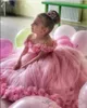 2019 Nova Linda Rosa Princesa Flor Meninas Vestidos Fora Do Ombro Tulle Feitas À Mão Flores Até O Chão de Aniversário Criança Menina Pageant Vestidos