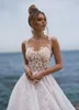 Illusion Beach Suknie ślubne Sexy Koronki Aplikacja Plus Size Suknie Ślubne Dresy Linii Scoop Neck Bez Rękawów Suknia Ślubna