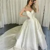 Robe de mariée sans bretelles personnalisées robes de mariée 2020 Sweetherat Court Satin Satin Lace dentelle Robes de mariée de mariage