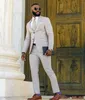 Bonito Bege Noivo Smoking Notch lapela Slim Fit Groomsmen Wedding Tuxedos Moda Masculina Suit Blazer Formal Prom Jacket (Jacket + Calças + Tie) 81