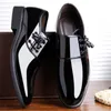 Apontou Toe Men Dress Sapato Sapatos de Couro de Patente Dos Homens mocassins italiano Marca de Moda Sapatos De Casamento Derby Do Noivo Dos Homens de Negócios Sapatos Oxford